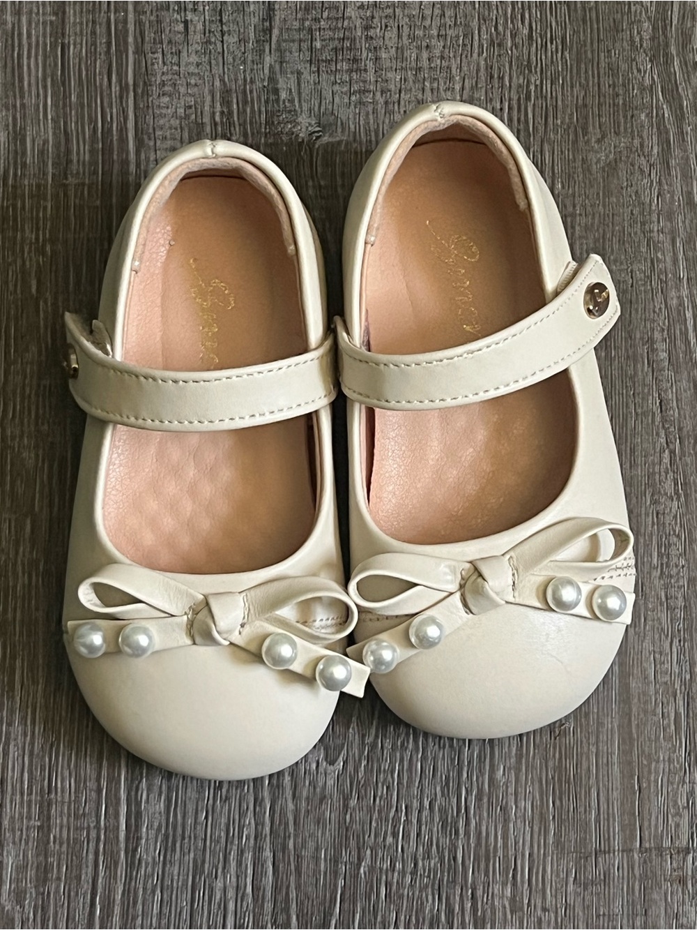 Girls Cream Mary Jane Dress Shoes with Pearl Bow Accent